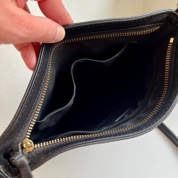 Restored Vintage Fossil Black Leather Crossbody Bag - Picture 7 of 10